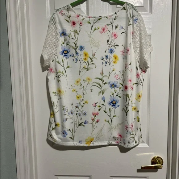 White Floral V-Neck Lace Sleeve Blouse - Picture 4 of 5